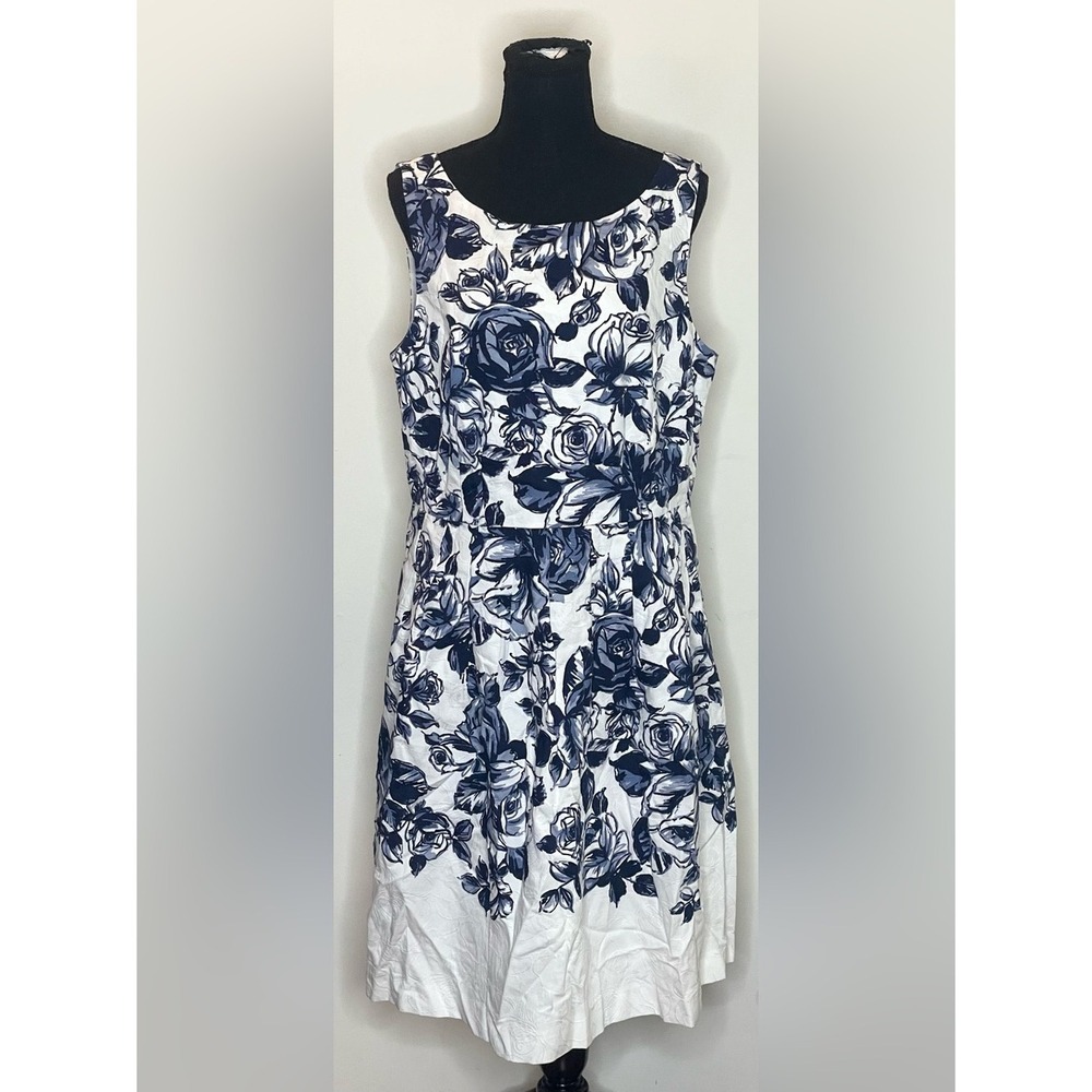 Talbots Blue White Floral Rose Fit Flare Dress Pockets 14 Sleeveless Scoop Neck - Picture 2 of 9